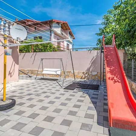Stunning In With Swimming Pool Kakma