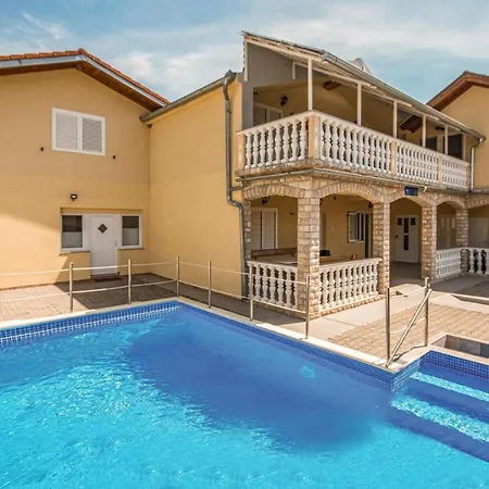 Daire Stunning In With Swimming Pool *